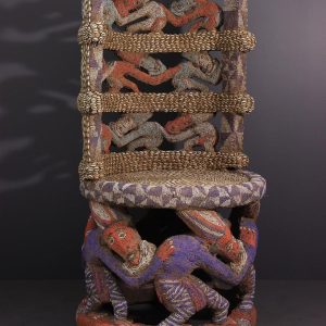 Chaise royale ornée de coquillages et de figures sculptées